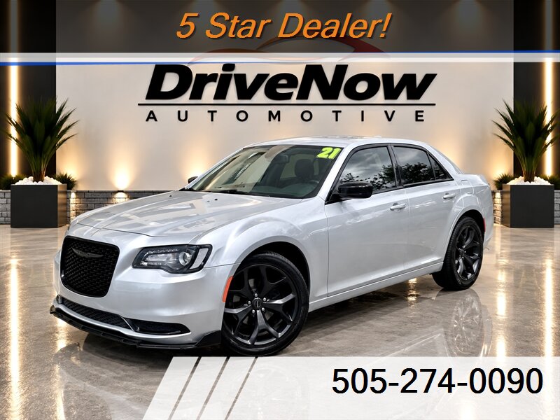 2021 Chrysler 300 Touring   - Photo 1 - Albuquerque, NM 87110
