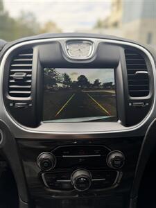 2021 Chrysler 300 Touring   - Photo 13 - Albuquerque, NM 87110