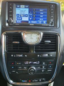 2012 Chrysler Town and Country Touring   - Photo 13 - Albuquerque, NM 87110