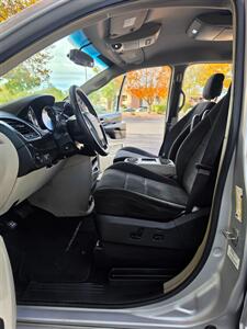 2012 Chrysler Town and Country Touring   - Photo 9 - Albuquerque, NM 87110