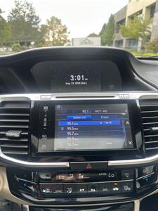 2017 Honda Accord Hybrid EX-L   - Photo 11 - Albuquerque, NM 87110
