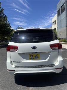 2017 Kia Sedona L   - Photo 8 - Albuquerque, NM 87110