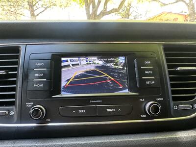 2017 Kia Sedona L   - Photo 12 - Albuquerque, NM 87110
