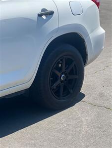 2009 Toyota RAV4   - Photo 17 - Portland, OR 97216