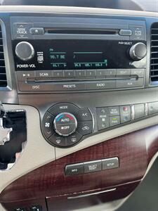 2011 Toyota Sienna XLE 8-Passenger   - Photo 23 - Portland, OR 97216