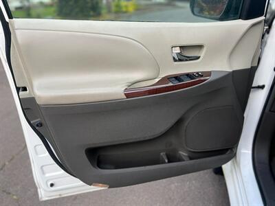 2011 Toyota Sienna XLE 8-Passenger   - Photo 18 - Portland, OR 97216