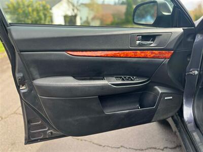 2010 Subaru Outback 2.5i Limited   - Photo 17 - Portland, OR 97216