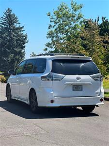 2016 Toyota Sienna SE 8-Passenger - Photo 6 - Portland, OR 97216