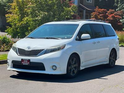 2016 Toyota Sienna SE 8-Passenger Minivan