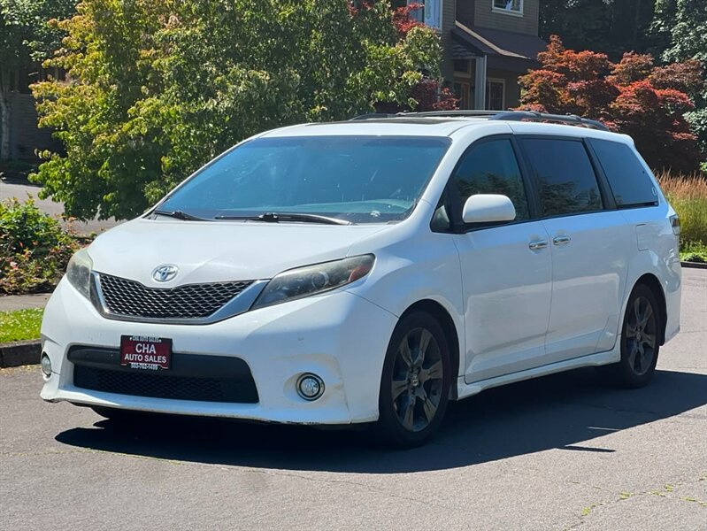 2016 Toyota Sienna SE 8-Passenger  