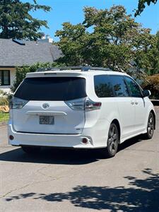 2016 Toyota Sienna SE 8-Passenger - Photo 9 - Portland, OR 97216