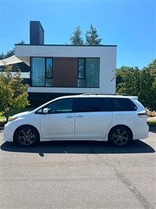 2016 Toyota Sienna SE 8-Passenger - Photo 4 - Portland, OR 97216