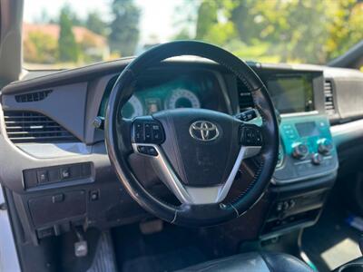 2016 Toyota Sienna SE 8-Passenger - Photo 18 - Portland, OR 97216