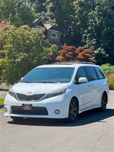 2016 Toyota Sienna SE 8-Passenger - Photo 2 - Portland, OR 97216