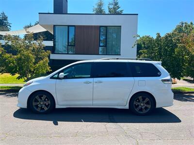 2016 Toyota Sienna SE 8-Passenger - Photo 3 - Portland, OR 97216