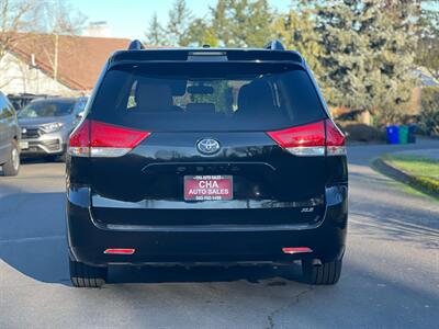 2012 Toyota Sienna XLE 8-Passenger   - Photo 6 - Portland, OR 97216