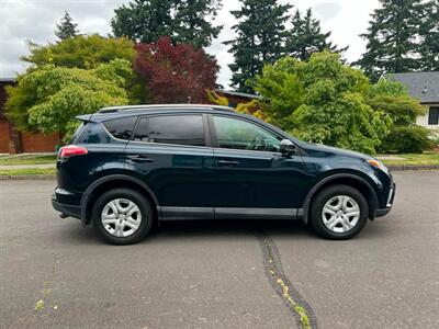 2017 Toyota RAV4 LE - Photo 12 - Portland, OR 97216