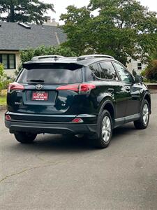 2017 Toyota RAV4 LE - Photo 9 - Portland, OR 97216