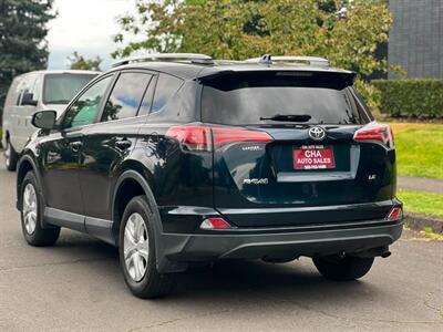 2017 Toyota RAV4 LE - Photo 6 - Portland, OR 97216