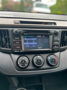 2017 Toyota RAV4 LE - Photo 26 - Portland, OR 97216