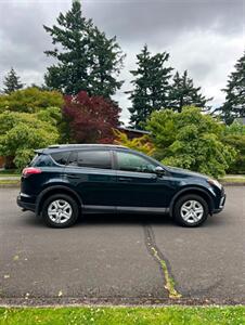 2017 Toyota RAV4 LE - Photo 11 - Portland, OR 97216