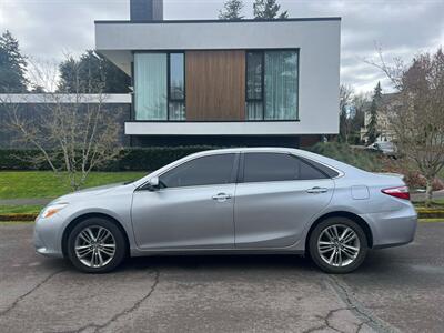 2015 Toyota Camry SE   - Photo 4 - Portland, OR 97216
