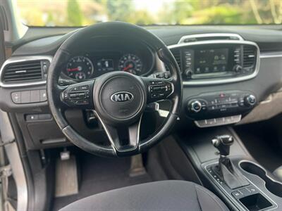 2017 Kia Sorento L   - Photo 19 - Portland, OR 97216
