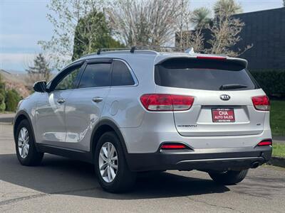 2017 Kia Sorento L   - Photo 4 - Portland, OR 97216