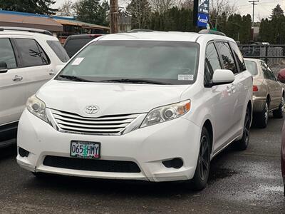 2015 Toyota Sienna LE 8-Passenger   - Photo 1 - Portland, OR 97216