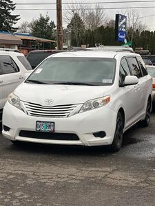 2015 Toyota Sienna LE 8-Passenger   - Photo 2 - Portland, OR 97216