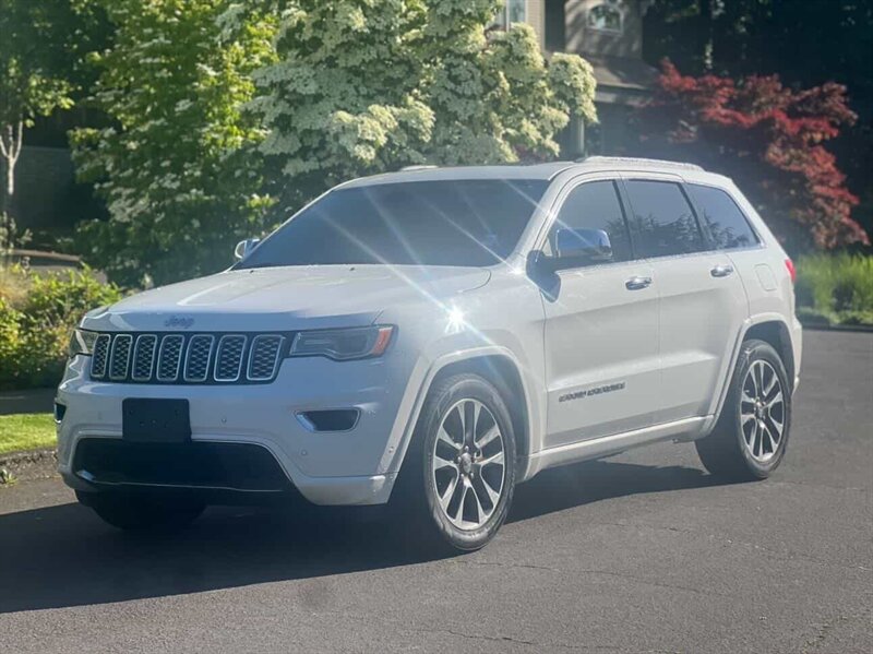 2017 Jeep Grand Cherokee Overland 4WD's photo
