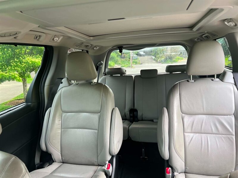 2016 Toyota Sienna Limited - Photo 21