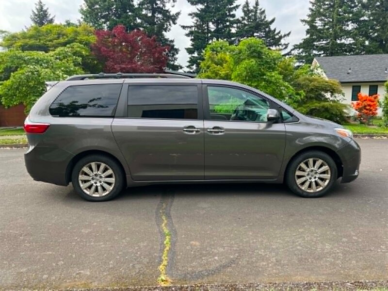 2016 Toyota Sienna Limited - Photo 9