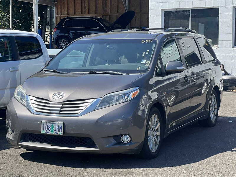 2016 Toyota Sienna Limited 7-Passenger - Photo 1 - Portland, OR 97216