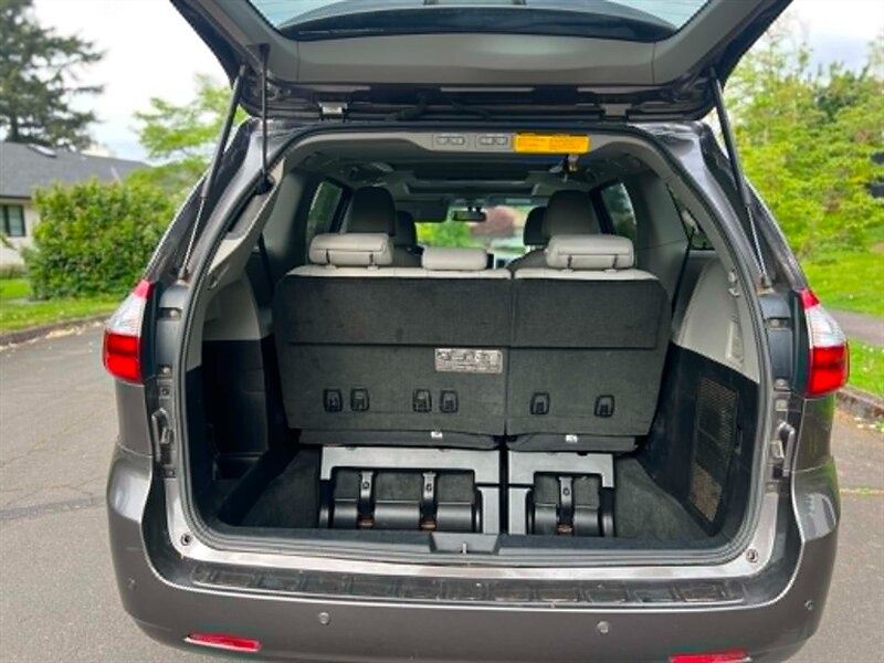 2016 Toyota Sienna Limited - Photo 15