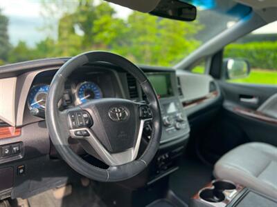2016 Toyota Sienna Limited 7-Passenger - Photo 26 - Portland, OR 97216