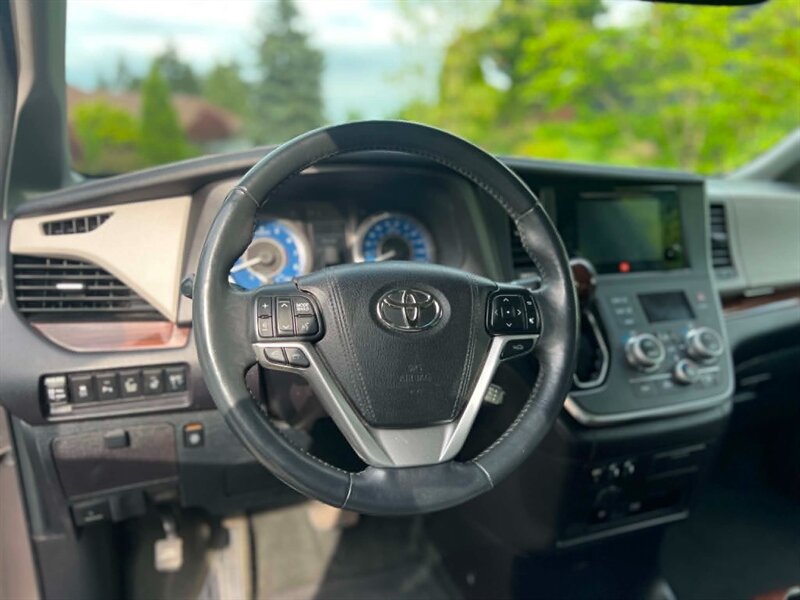 2016 Toyota Sienna Limited - Photo 25