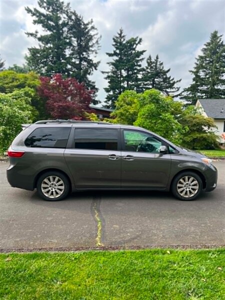 2016 Toyota Sienna Limited - Photo 8