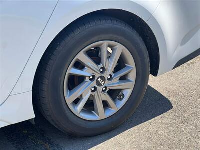 2020 Kia Optima LX   - Photo 15 - Portland, OR 97216