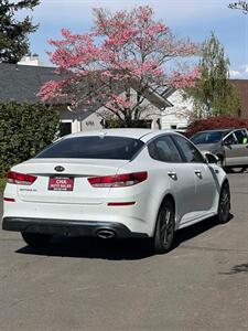 2020 Kia Optima LX   - Photo 8 - Portland, OR 97216