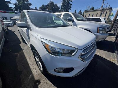 2017 Ford Escape SE   - Photo 2 - Portland, OR 97216