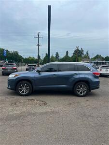 2018 Toyota Highlander XLE   - Photo 3 - Portland, OR 97216