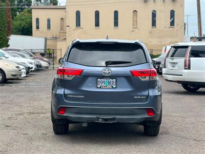 2018 Toyota Highlander XLE   - Photo 8 - Portland, OR 97216