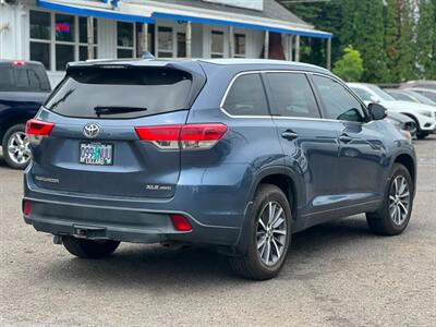 2018 Toyota Highlander XLE   - Photo 10 - Portland, OR 97216