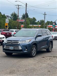 2018 Toyota Highlander XLE   - Photo 2 - Portland, OR 97216