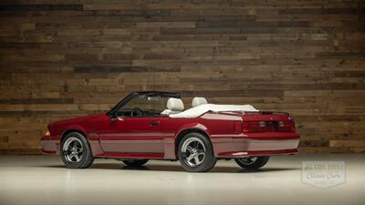 1989 Ford Mustang GT  Convertible - Photo 2 - Auburn, IN 46706