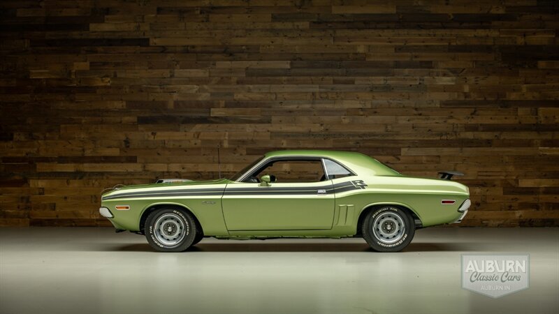 1971 Dodge Challenger 'Hemi' R/T - Photo 2 - Auburn, IN 46706
