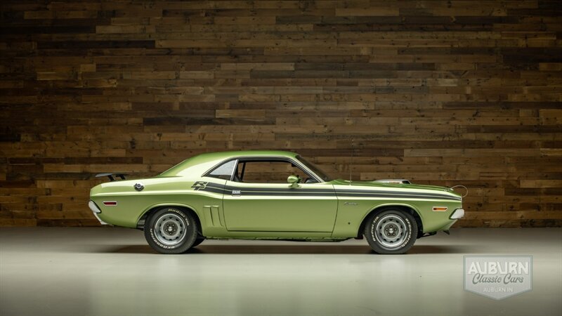 1971 Dodge Challenger 'Hemi' R/T - Photo 6 - Auburn, IN 46706