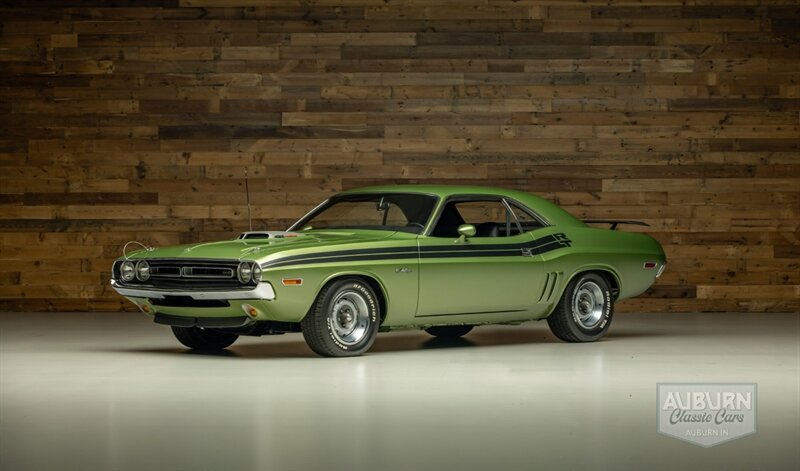 1971 Dodge Challenger  'Hemi' R/T - Photo 1 - Auburn, IN 46706