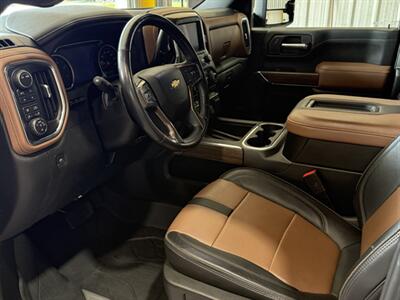 2022 Chevrolet Silverado 3500 High Country   - Photo 2 - Peoria, IL 61615